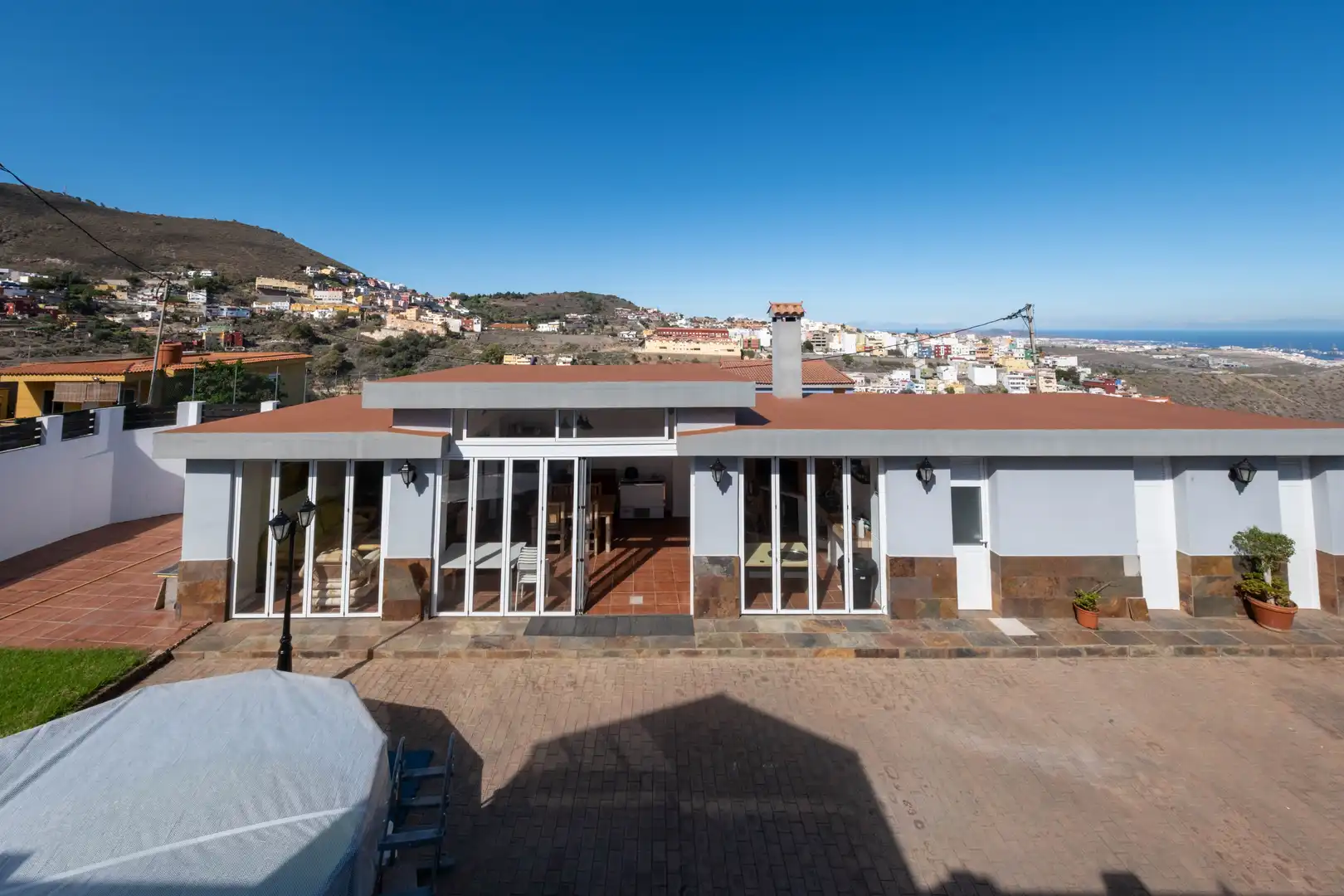 Vista exterior de Casa o xalet en venda en Las Palmas de Gran Canaria amb Jardí privat, Terrassa i Traster