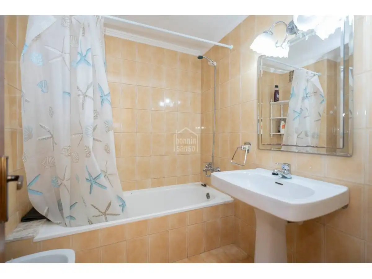 Bany de Apartament en venda en Es Castell amb Calefacció