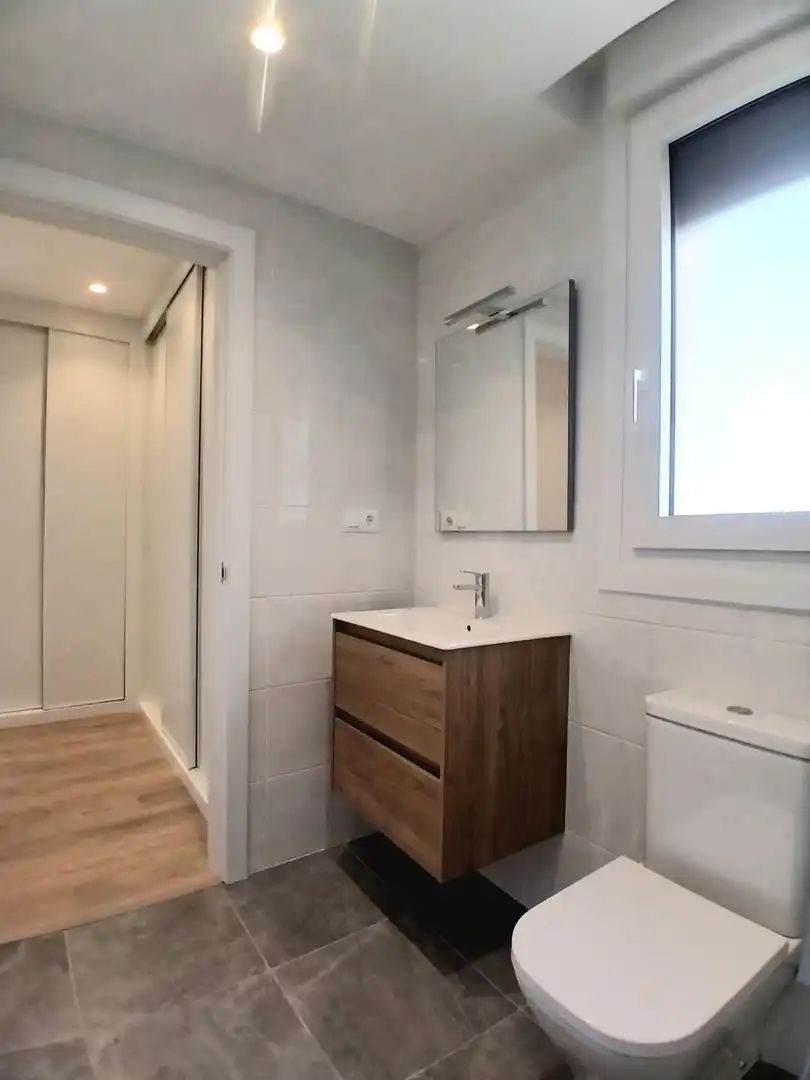 Badezimmer von Dachboden zur Miete in Oviedo  mit Heizung, Terrasse und Abstellraum