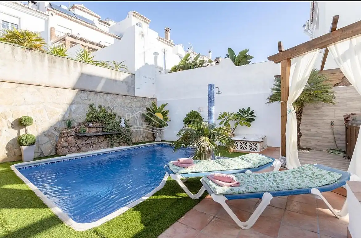 Swimming pool of Houses for sale in Nerja  with Terrace, Swimming Pool and Oven