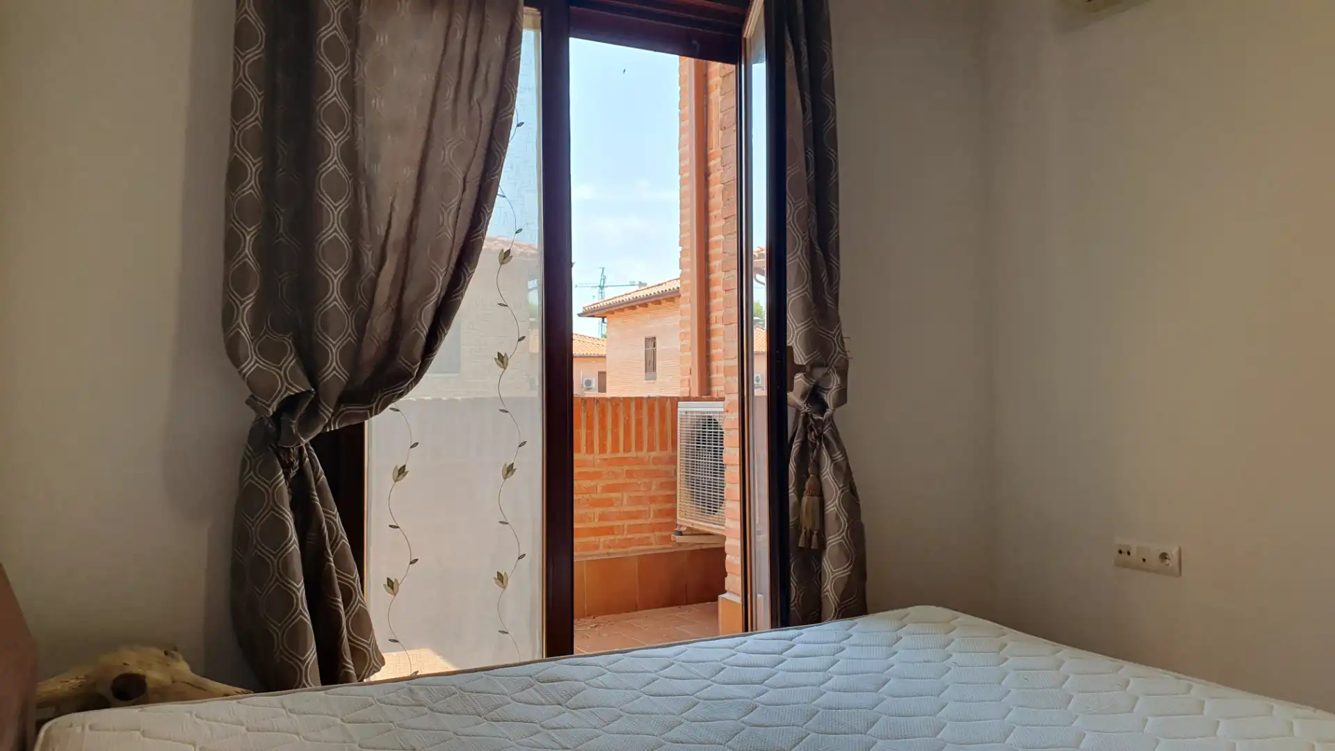 Dormitori de Casa adosada en venda en Olías del Rey amb Aire condicionat, Calefacció i Jardí privat