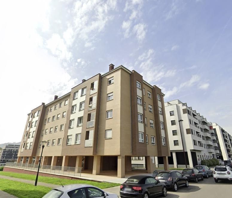 Vista exterior de Pis en venda en Gijón  amb Jardí privat, Terrassa i Traster