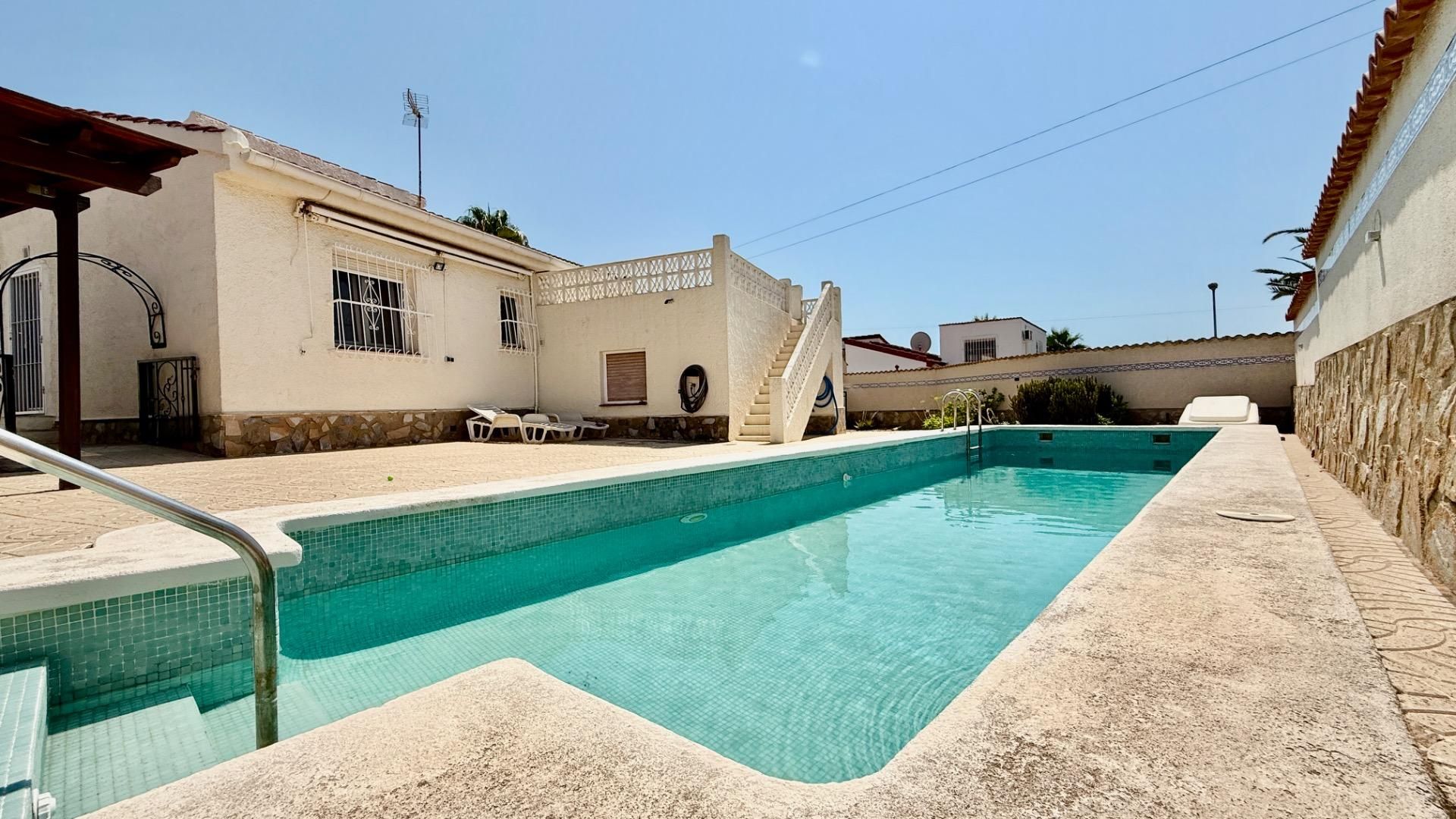 Piscina de Casa o xalet de lloguer en Rojales amb Jardí privat i Piscina comunitària