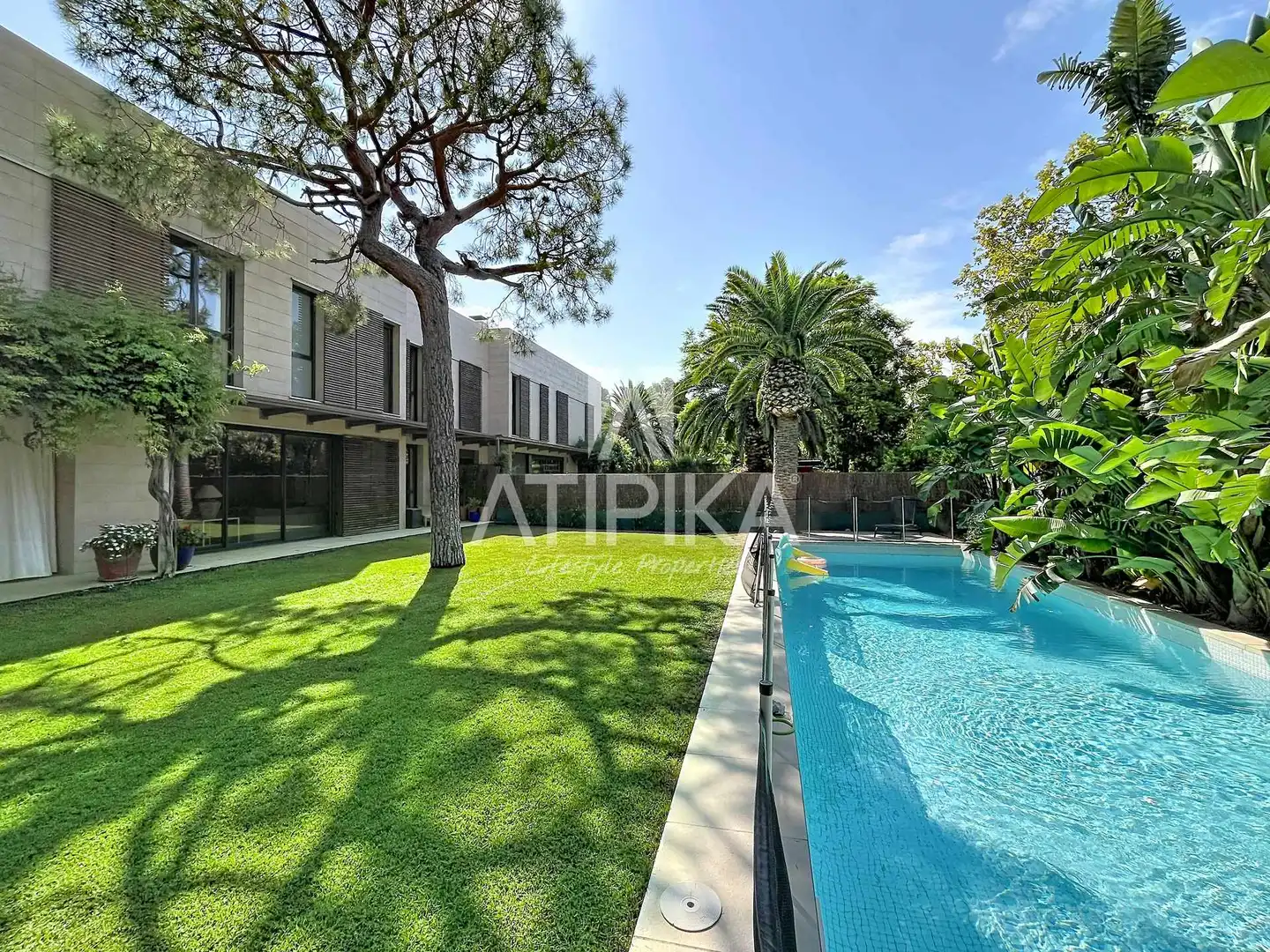Jardí de Casa o xalet de lloguer en Sitges amb Aire condicionat, Terrassa i Piscina