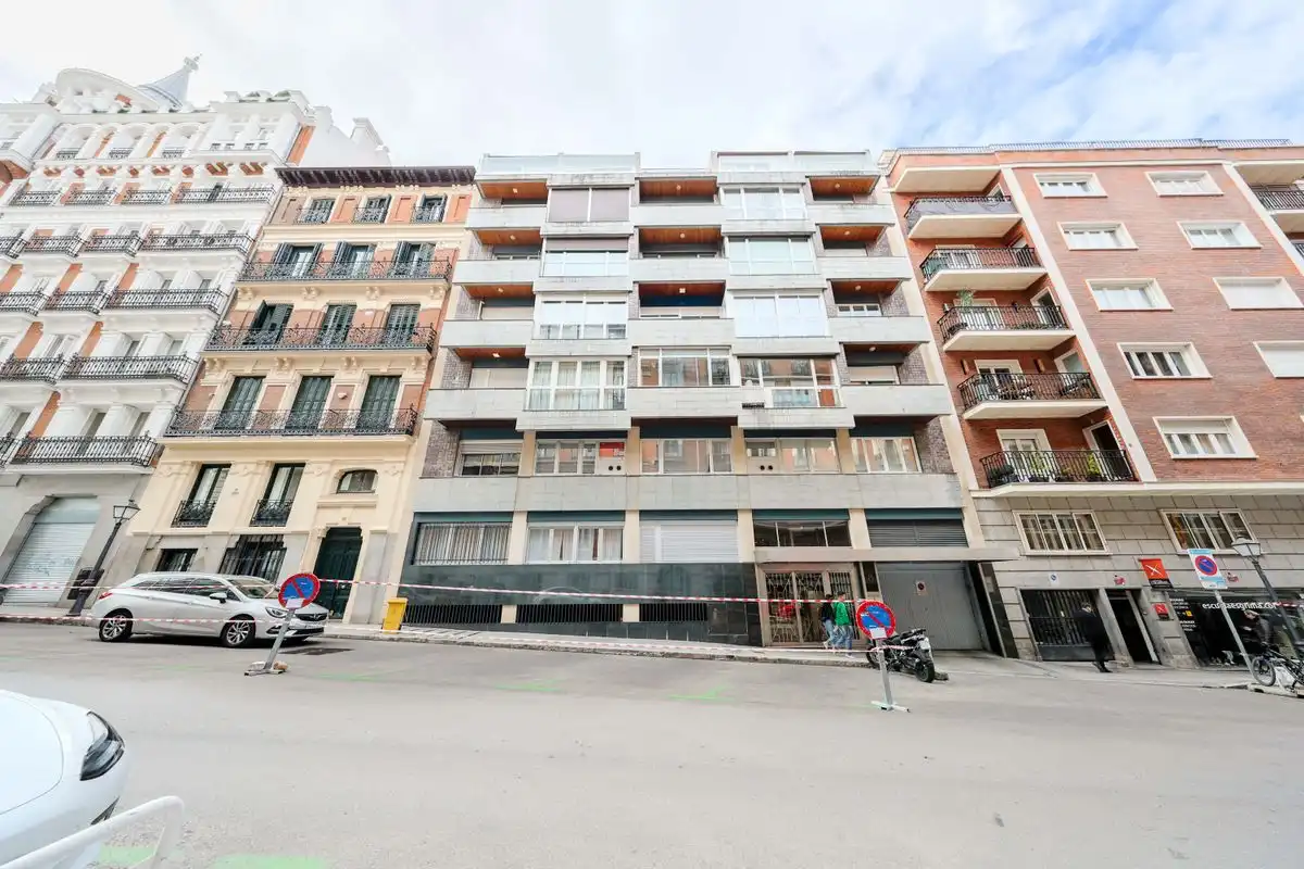 Loft zum Verkauf in Calle de la Academia, Jerónimos