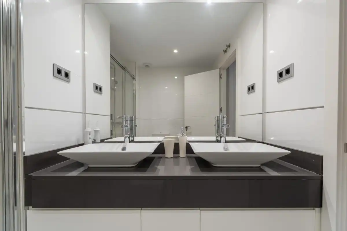 Baño de Piso en venta en Pozuelo de Alarcón con Aire acondicionado, Calefacción y Jardín privado