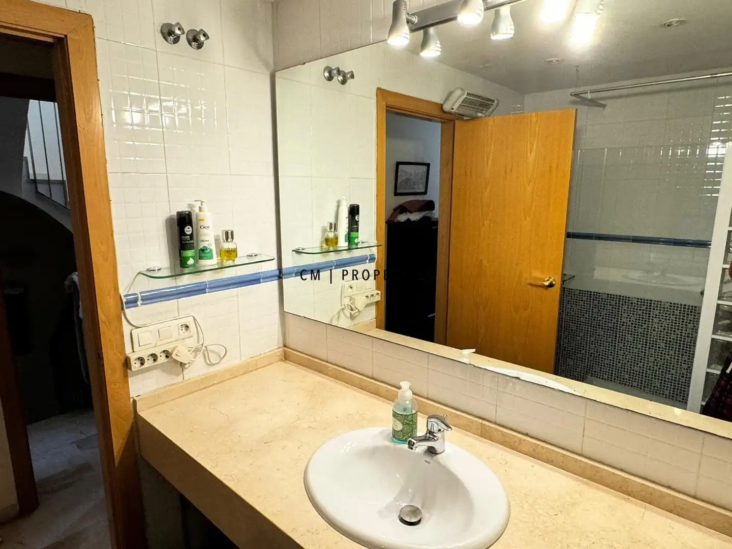 Baño de Casa adosada de alquiler en Rocafort con Aire acondicionado, Calefacción y Terraza