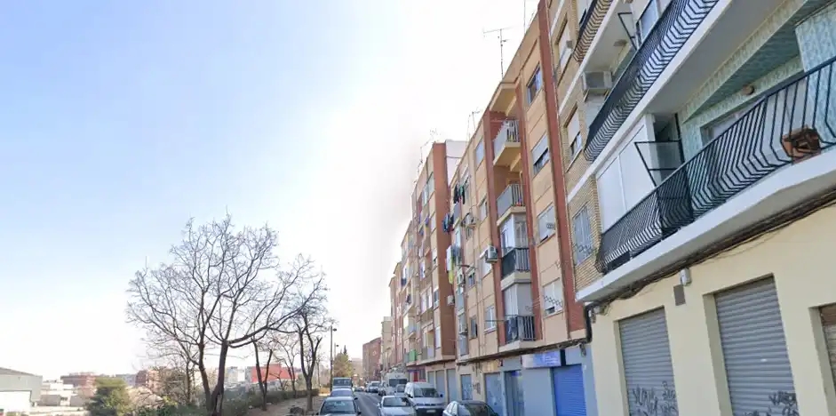 Traster en venda a Sant Lluis Bertran, Camí Reial