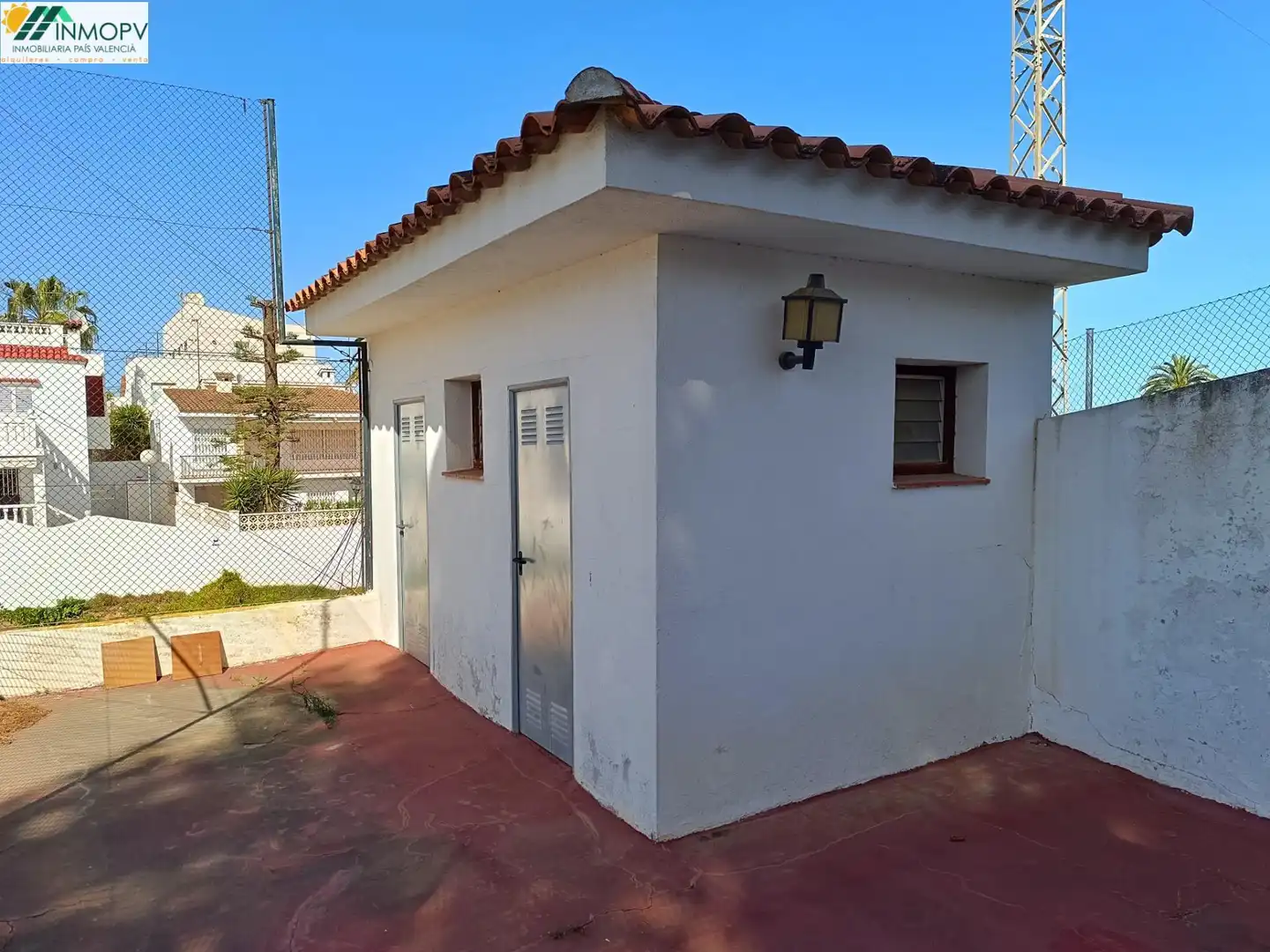 Vista exterior de Casa o xalet en venda en Vinaròs amb Jardí privat, Terrassa i Traster