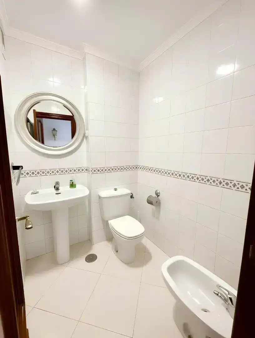 Badezimmer von Wohnung zur Miete in Málaga mit Klimaanlage