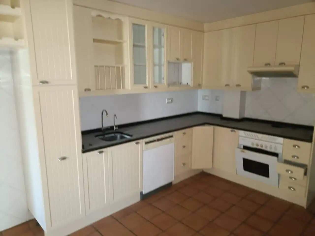Terraced house with pool for sale in Calle Almendros, imagen 4