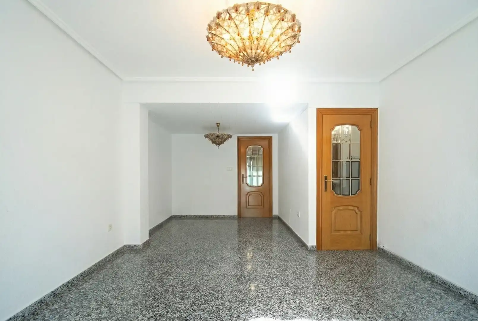 Wohnung zum Verkauf in Valencia mit Klimaanlage, Privatgarten und Abstellraum