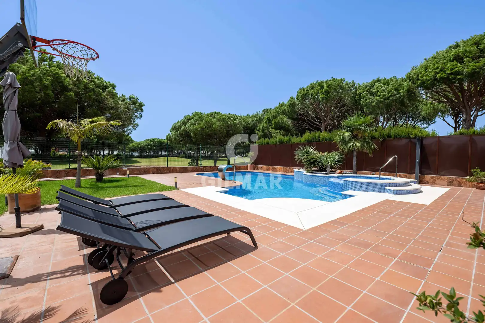 Jardí de Casa o xalet en venda en Chiclana de la Frontera amb Calefacció, Jardí privat i Piscina