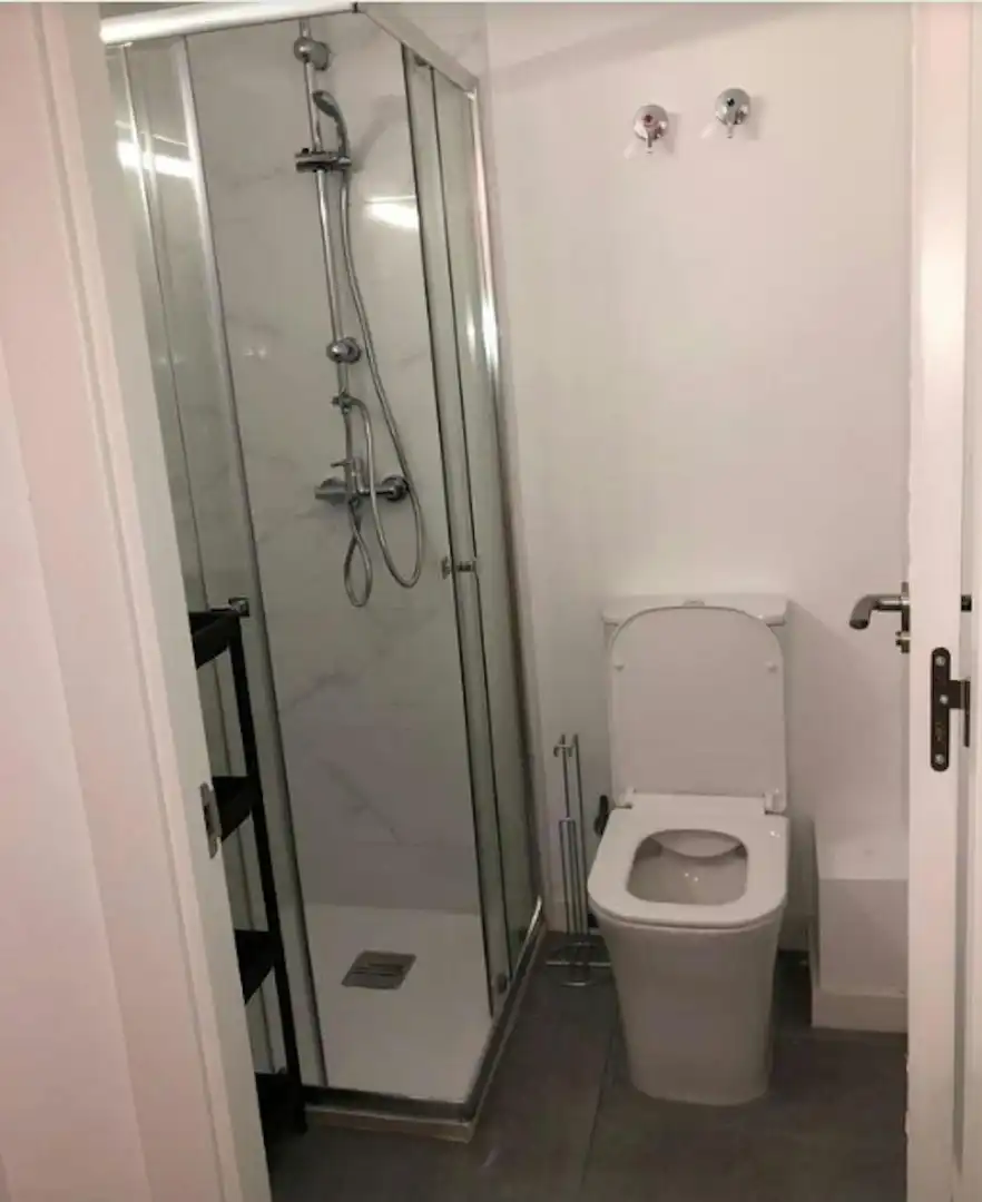 Baño de Piso para compartir en Valencia con Amueblado y Lavadora