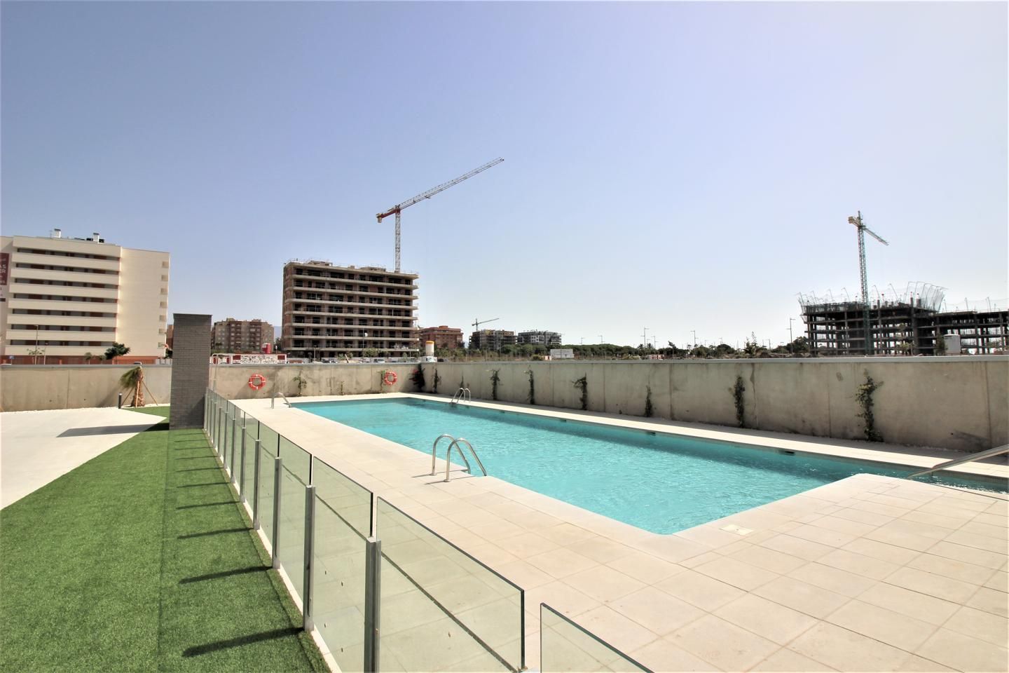 Piscina de Piso de alquiler en  Almería Capital con Aire acondicionado, Calefacción y Terraza