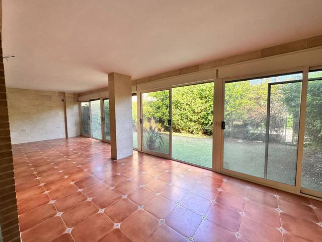 Planta baja en Alquiler en Avenida PINTOR FERNANDO SORIA en Alicante Golf