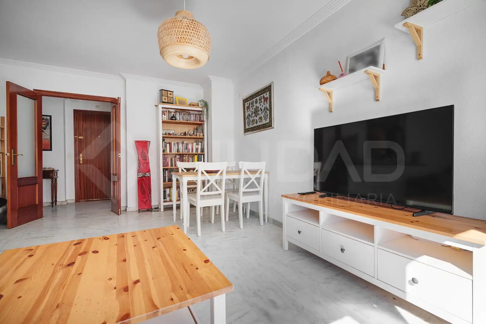 Sala d'estar de Pis en venda en San Juan de Aznalfarache amb Aire condicionat, Terrassa i Piscina comunitària