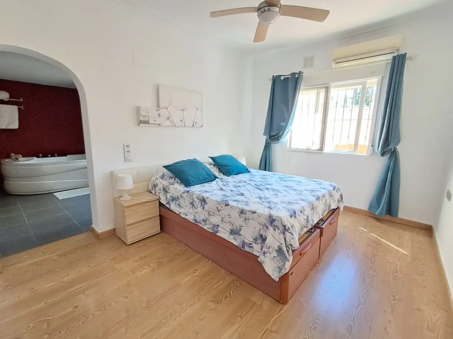 Habitación de Casa o chalet de alquiler en L'Alfàs del Pi con Aire acondicionado, Calefacción y Jardín privado
