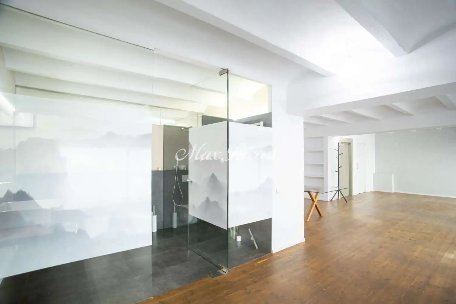 Büro zur Miete in Barcelona mit Klimaanlage, Heizung und Terrasse