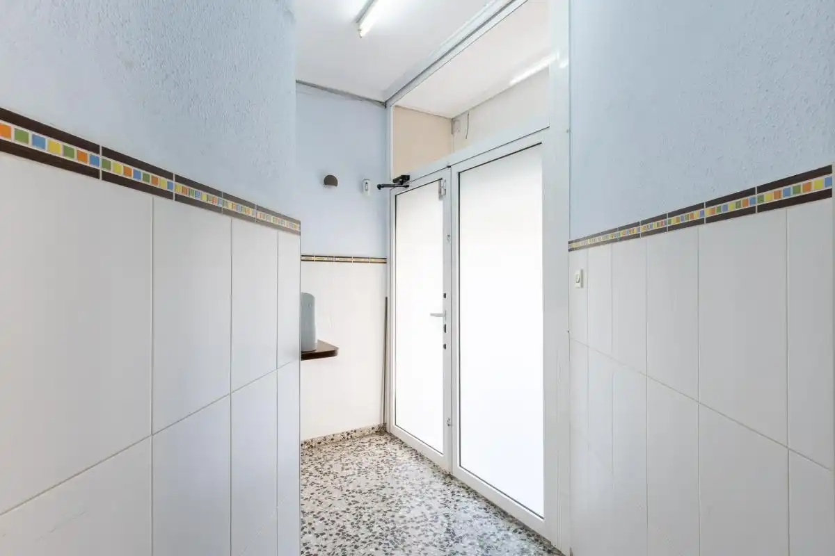 Erdgeschoss zum Verkauf in Valencia mit Klimaanlage, Heizung und Terrasse