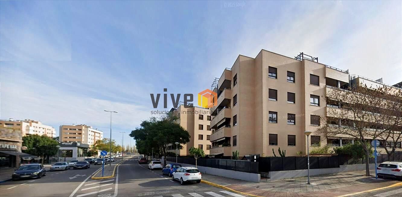 Vista exterior de Pis en venda en Mairena del Aljarafe amb Aire condicionat, Jardí privat i Terrassa