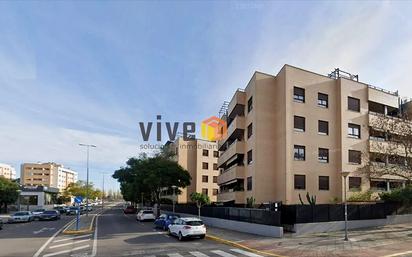 Vista exterior de Pis en venda en Mairena del Aljarafe amb Aire condicionat, Jardí privat i Terrassa
