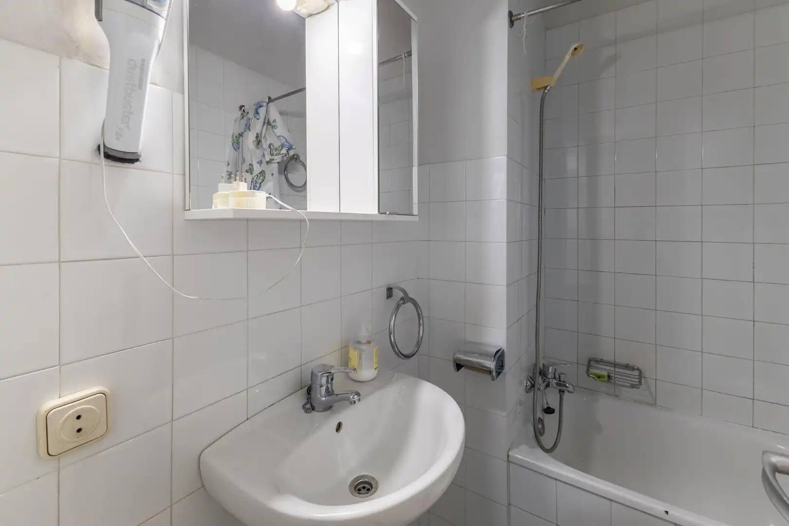 Bathroom of Apartments for sale in Madrid  with Heating, Storage room and Balcony