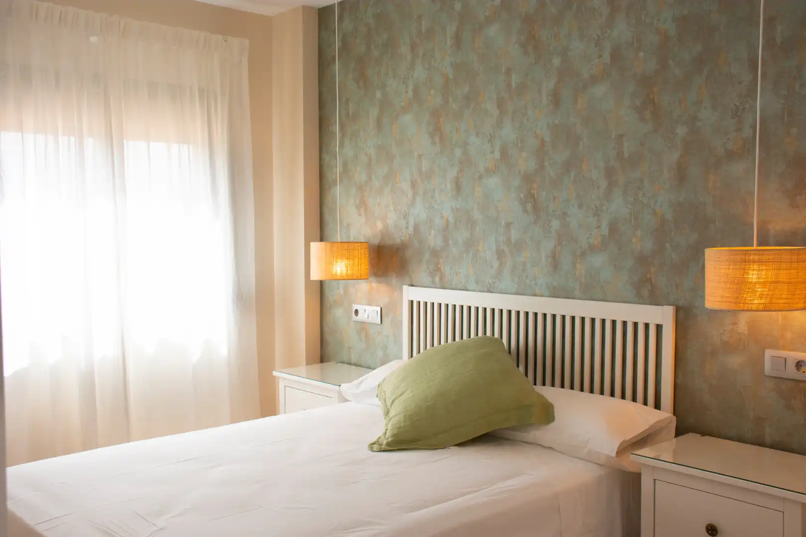 Habitación de Apartamento de alquiler en Sevilla con Aire acondicionado, Lavadora y Microondas