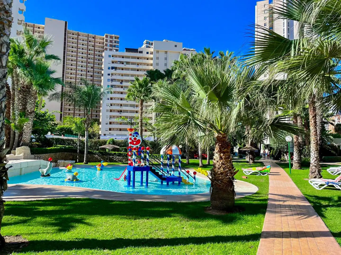 Piscina de Dúplex en venda en Benidorm amb Aire condicionat, Calefacció i Jardí privat