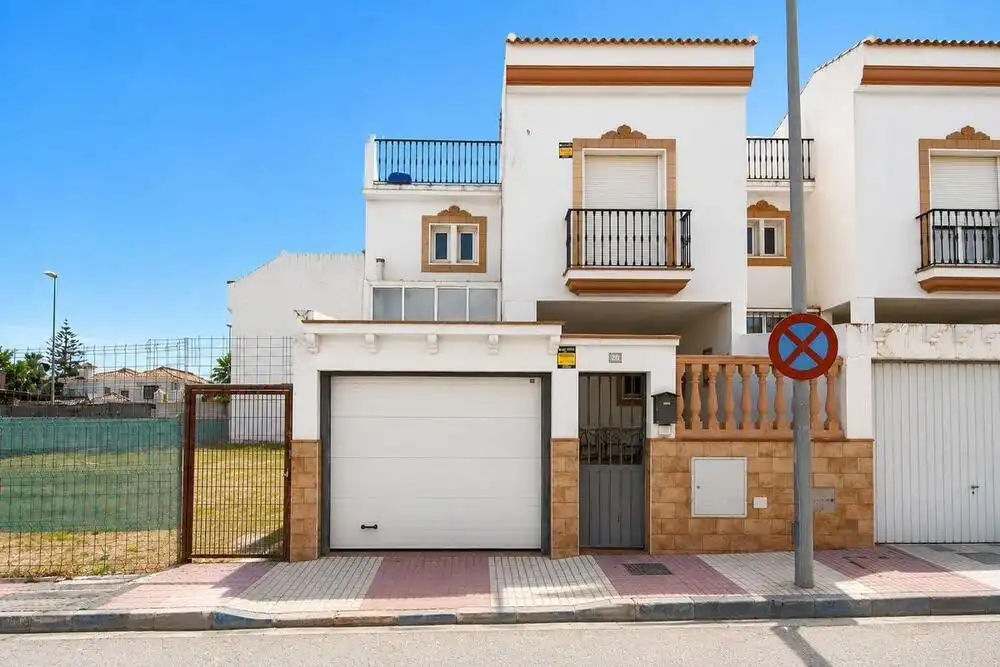 Vista exterior de Casa adosada en venta en Marbella con Aire acondicionado, Terraza y Amueblado