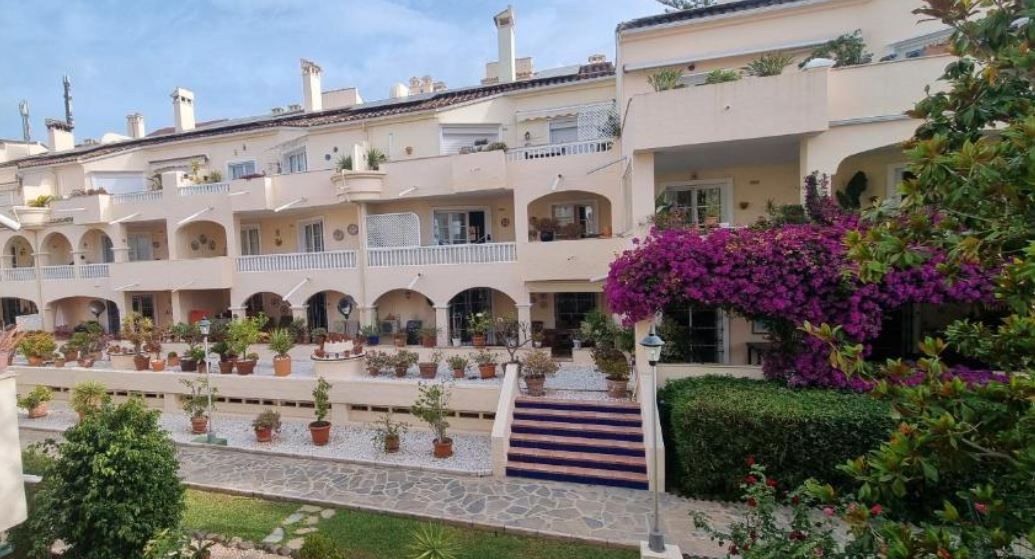 Exterior view of Apartment for sale in Estepona  with Air Conditioner, Heating and Terrace