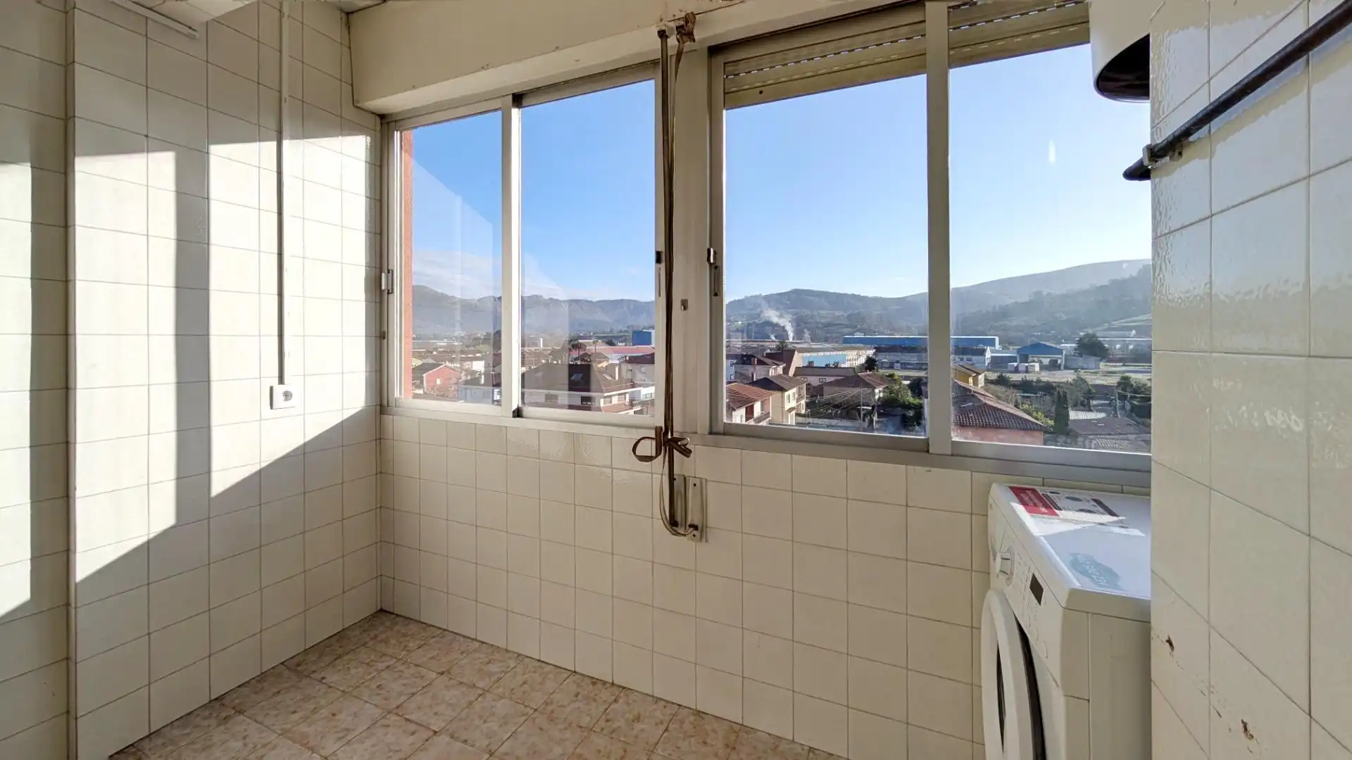 Habitación de Piso en venta en Los Corrales de Buelna  con Parquet
