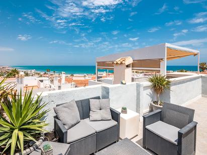Terrassa de Casa adosada en venda en Torrevieja amb Aire condicionat, Calefacció i Jardí privat