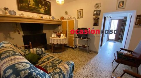 CASA CON PATIO A LA VENTA