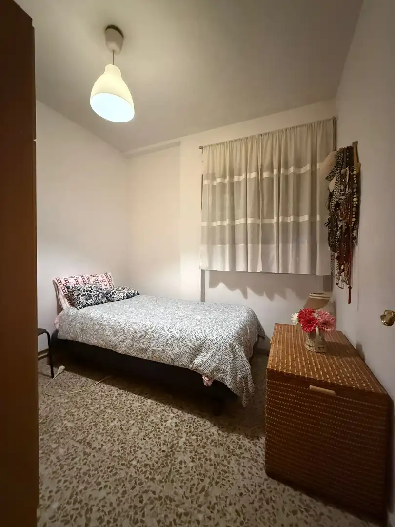 Schlafzimmer von Wohnung zum Verkauf in Sevilla mit Klimaanlage, Terrasse und Möbliert