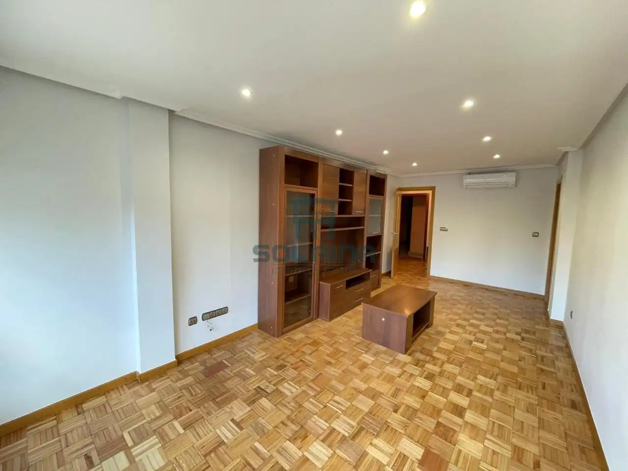Flat with terrace for sale in Vistahermosa, imagen 3