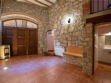 Casa amb balcó en venda a Vallbona de Les Monges