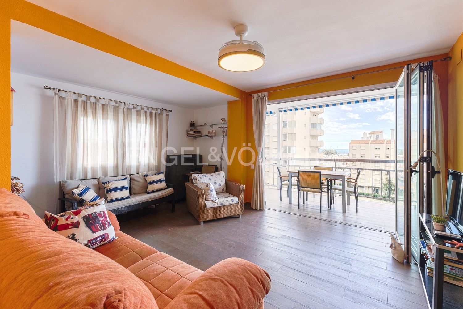 Sala d'estar de Apartament de lloguer en La Pobla de Farnals amb Calefacció, Terrassa i Traster