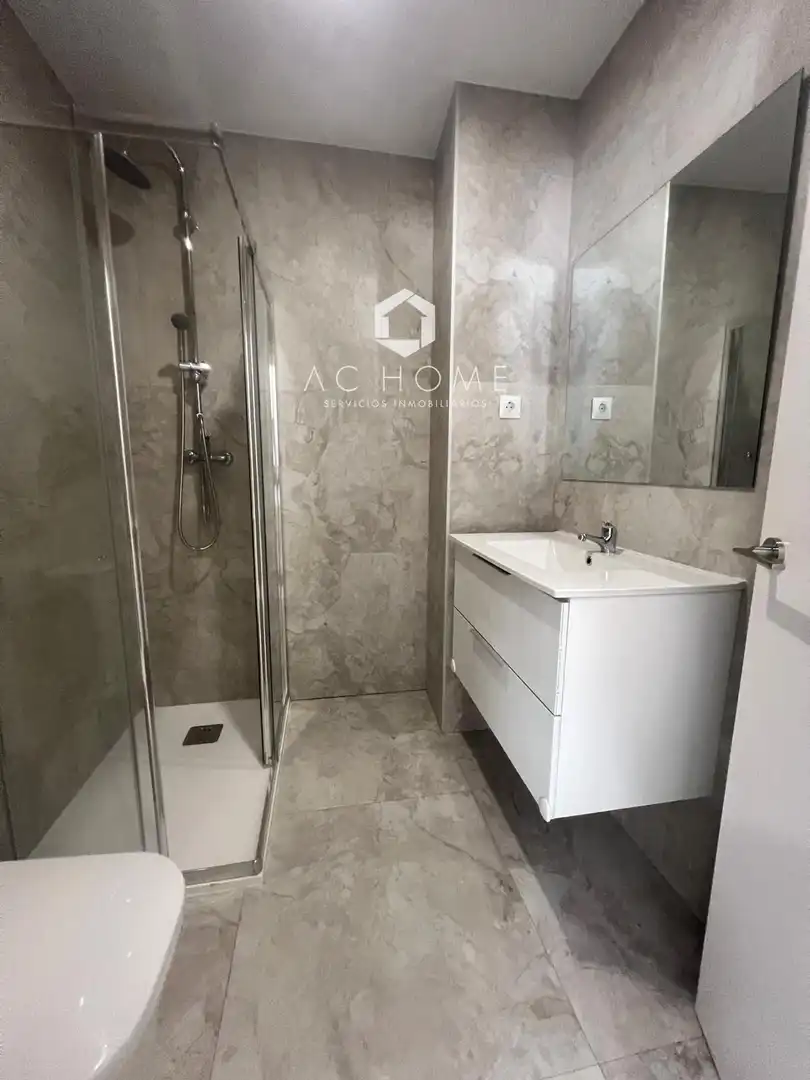 Baño de Piso de alquiler en Campo Real con Aire acondicionado, Calefacción y Piscina