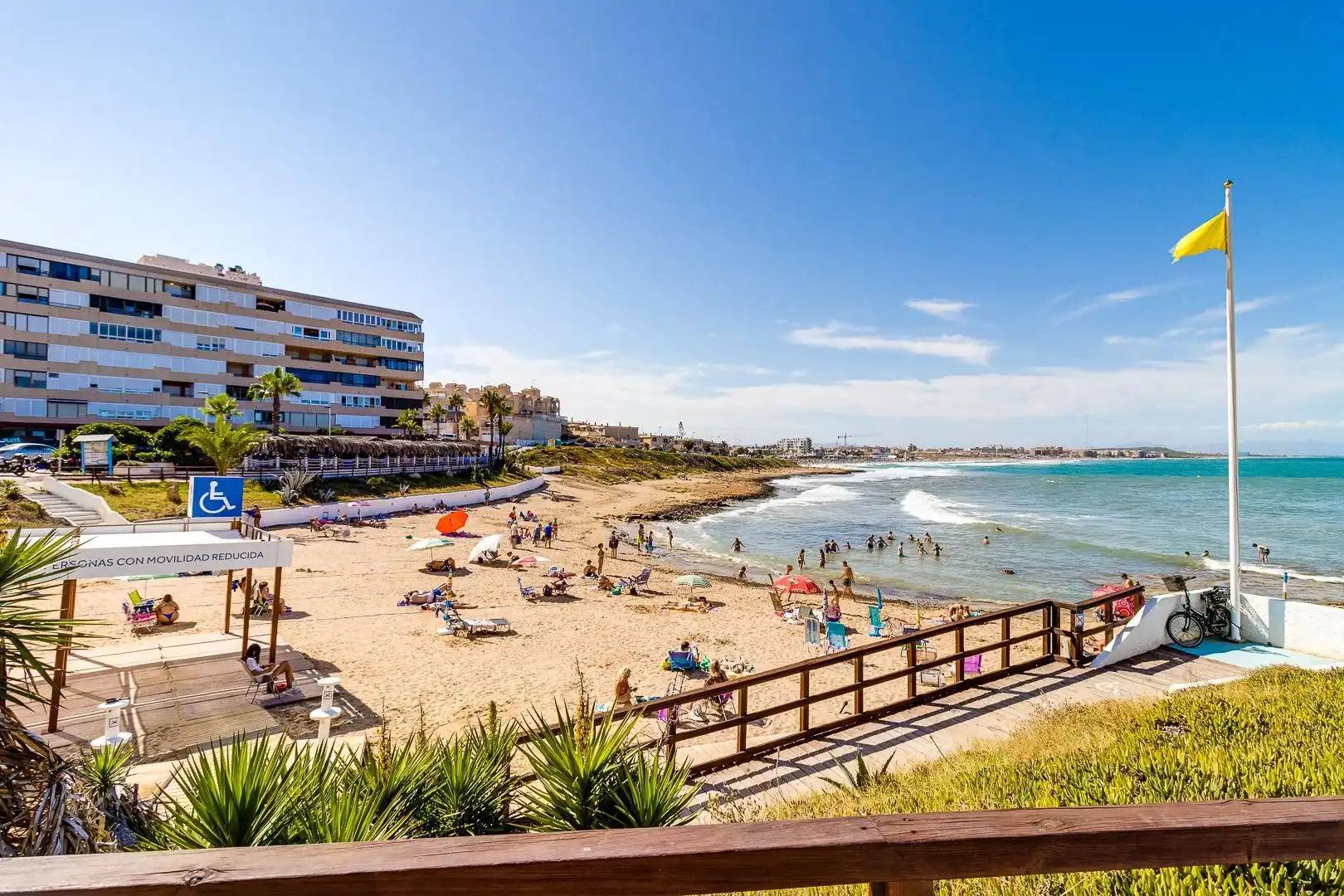 Apartament amb piscina en venda a Calle  Gerona