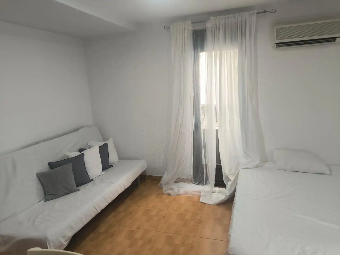 Schlafzimmer von Wohnung zur Miete in Madrid mit Klimaanlage, Heizung und Parkett