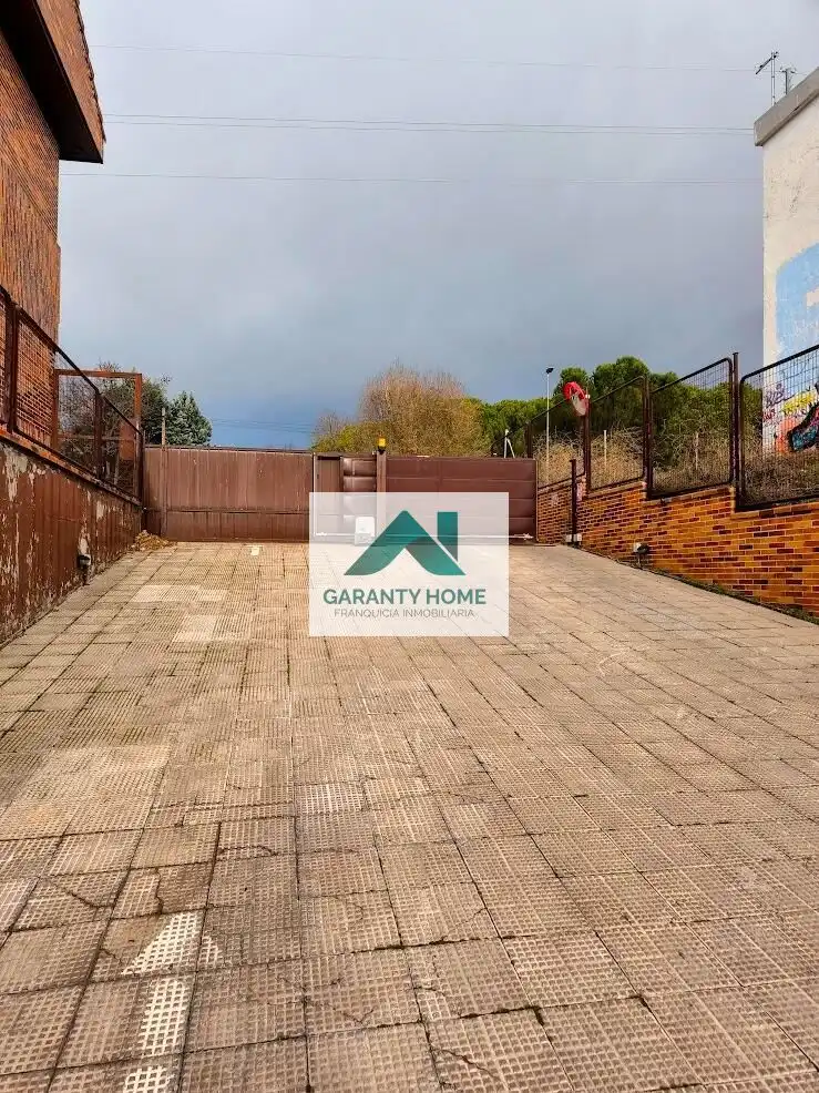 Local de lloguer a Navalquejigo - Los Arroyos
