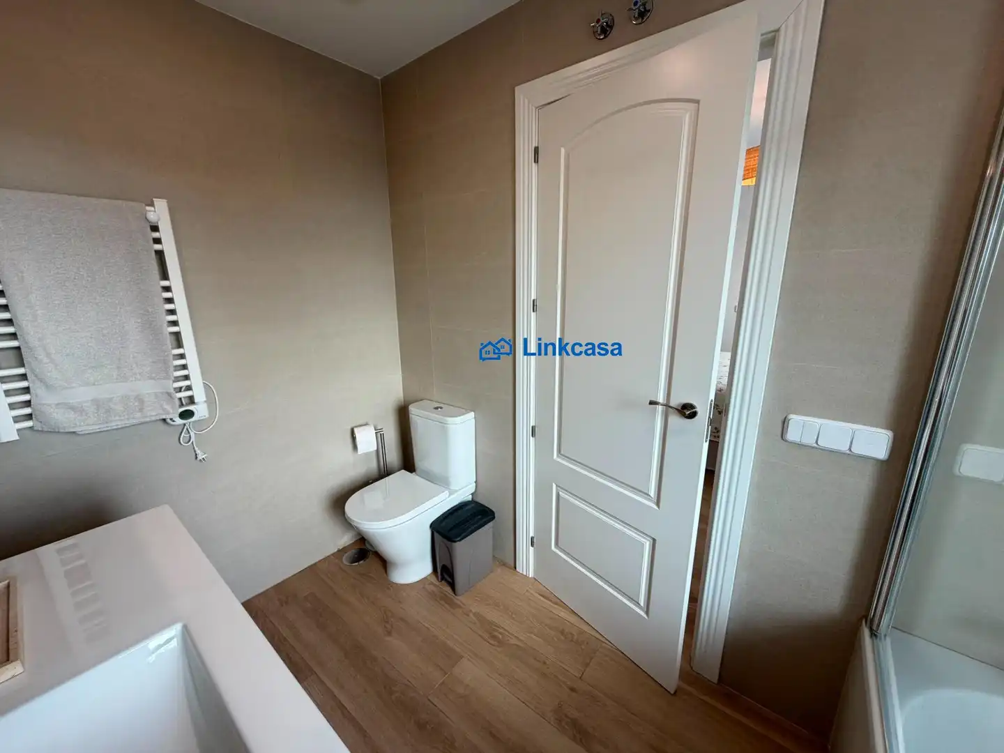 Baño de Casa o chalet en venta en Navas del Rey con Calefacción, Jardín privado y Terraza