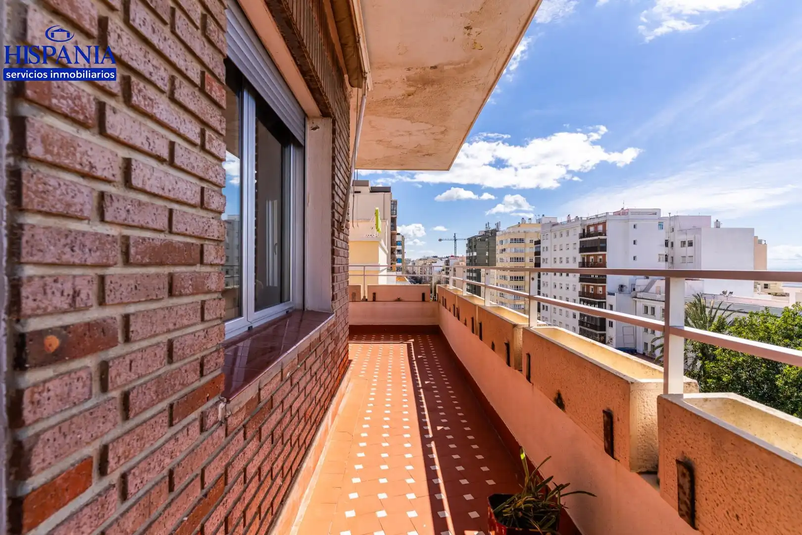Terrasse von Wohnung zum Verkauf in Cádiz mit Klimaanlage, Terrasse und Abstellraum
