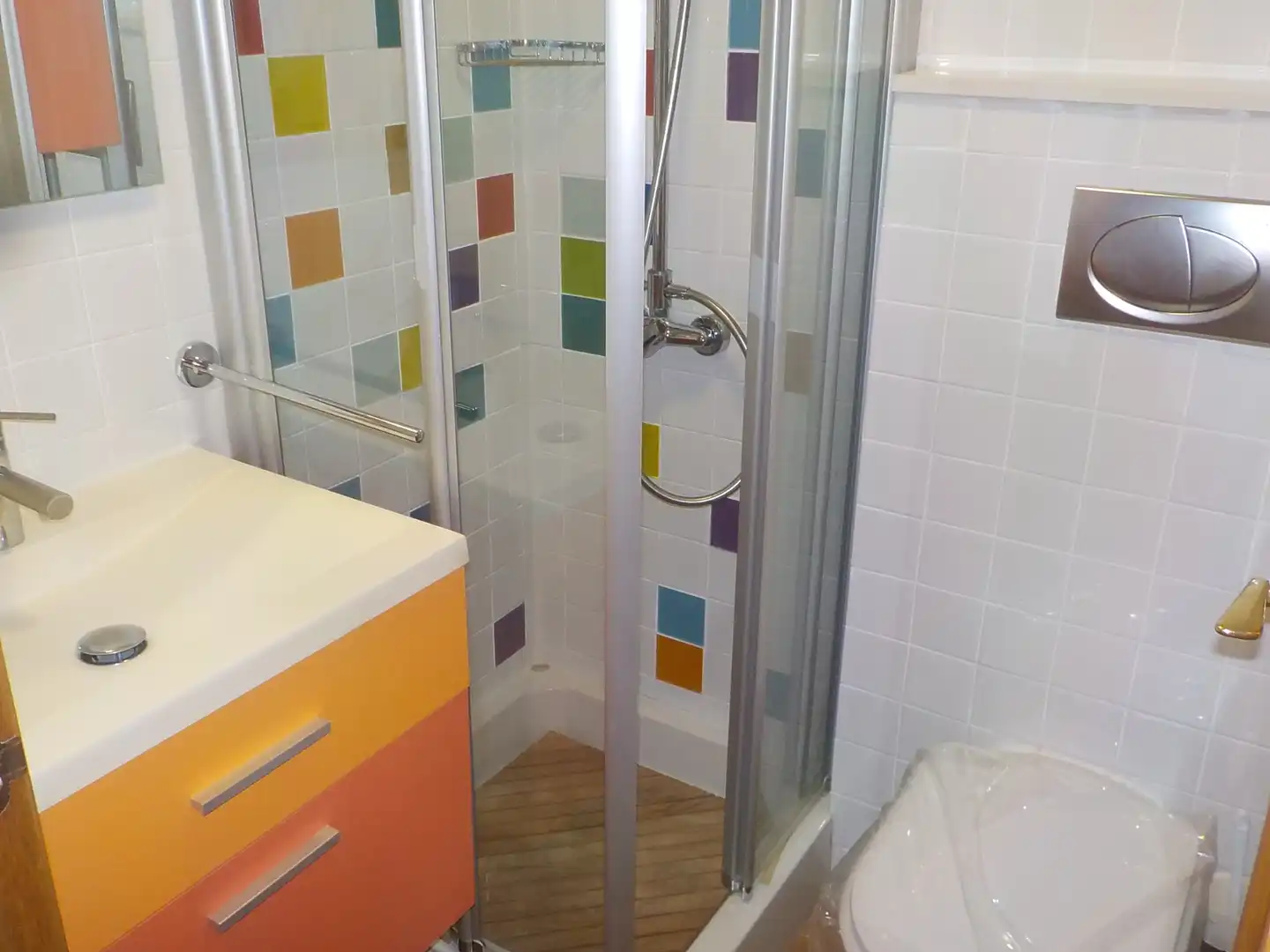 Bathroom of Flat for sale in Valencia  with Air Conditioner, Furnished and Oven