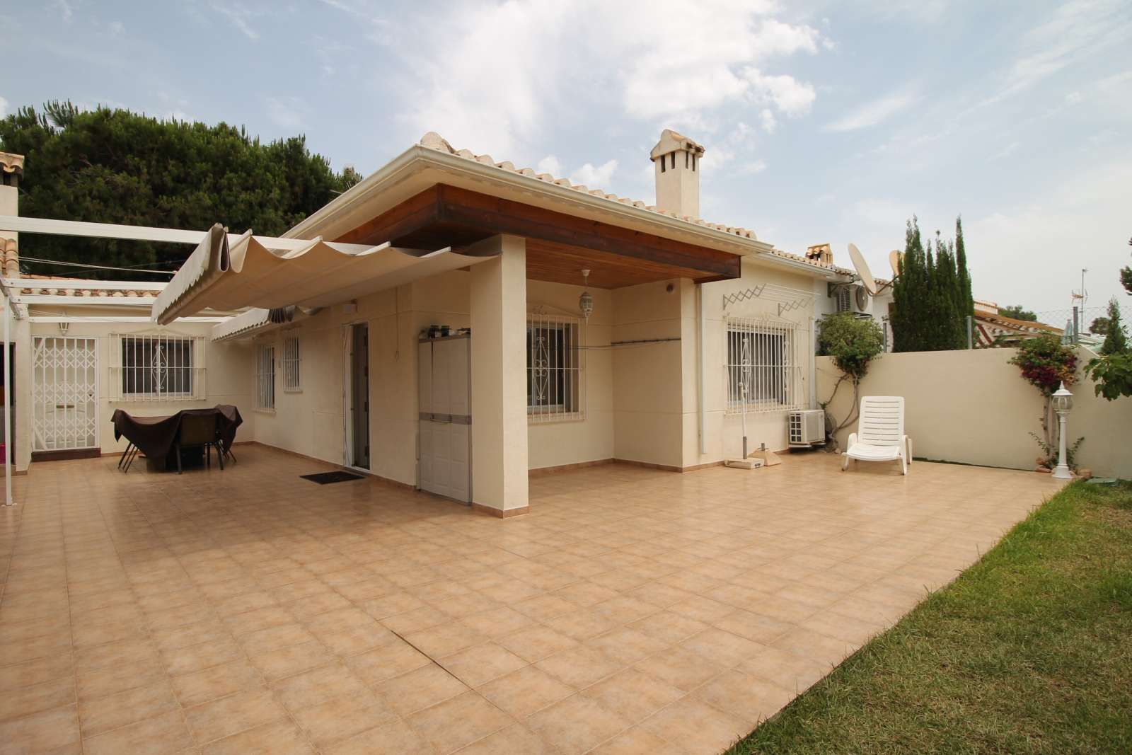 Exterior view of Apartment to share in Orihuela  with Air Conditioner and Terrace