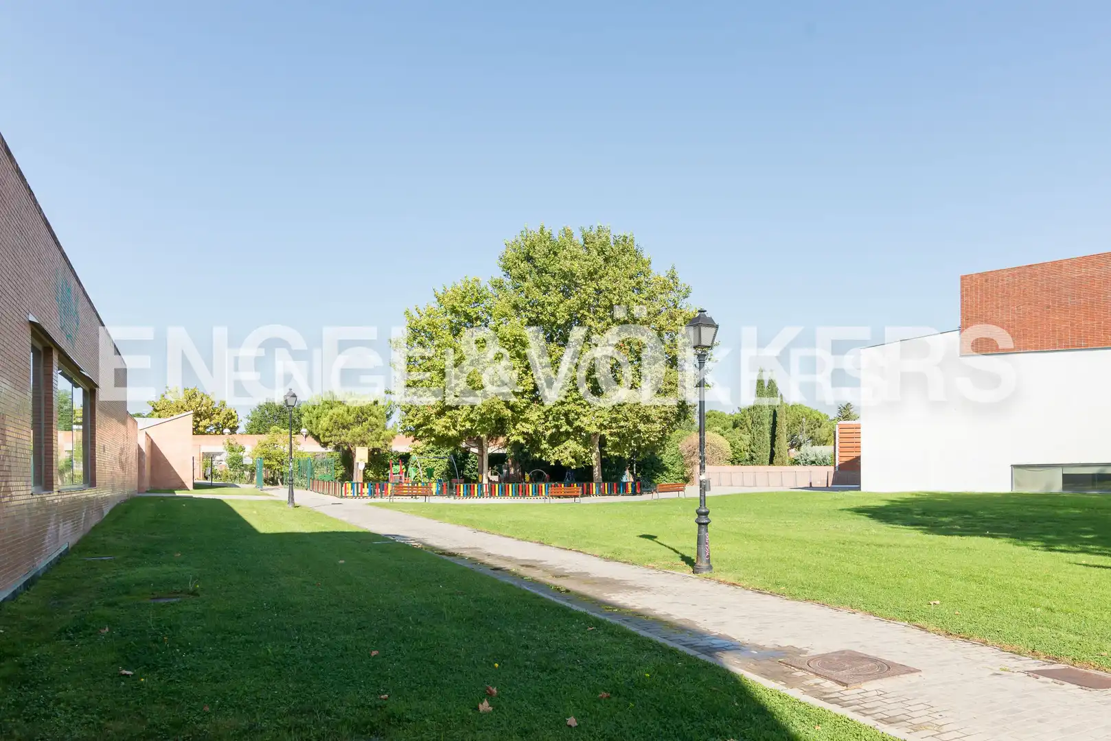 Vista exterior de Estudi de lloguer en Villanueva de la Cañada amb Aire condicionat, Calefacció i Jardí privat