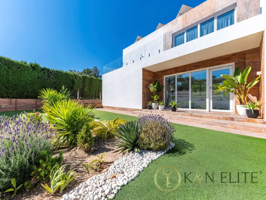Exterior view of Houses for sale in Petrer  with Private garden, Terrace and Swimming Pool