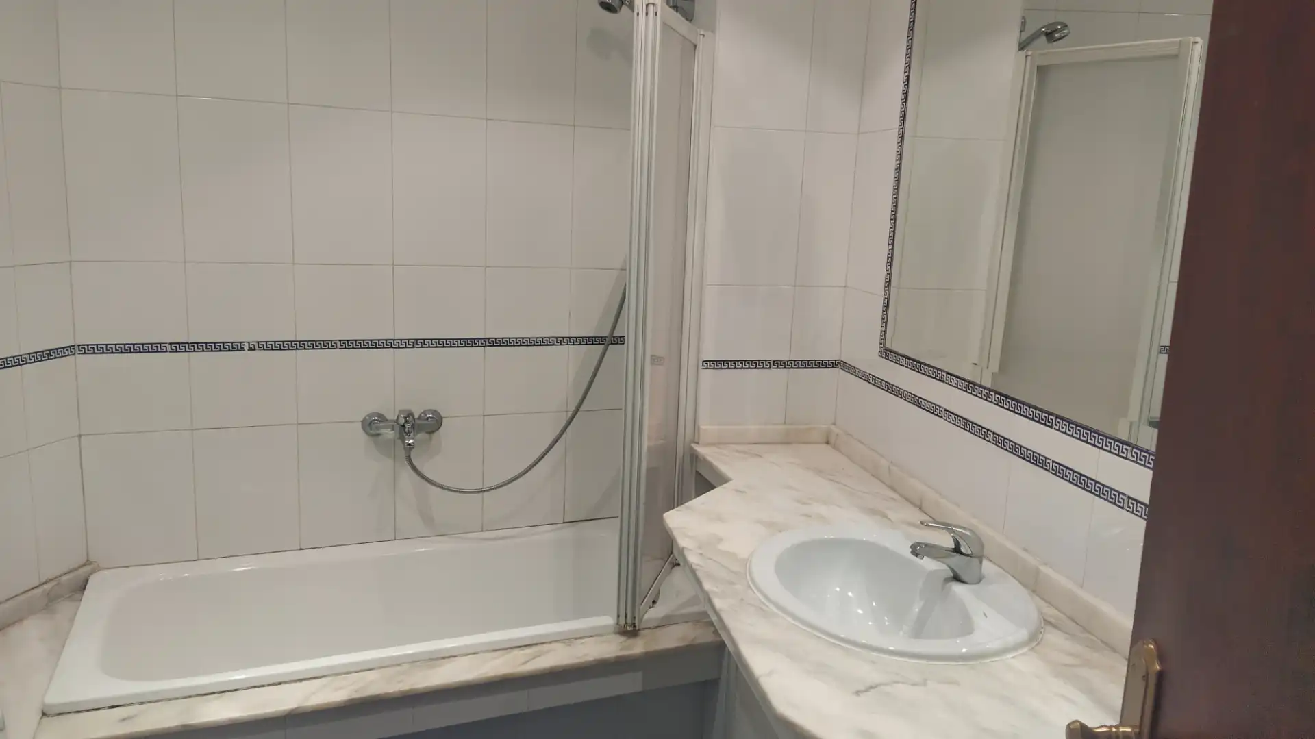 Bathroom of Flat for rent in A Coruña Capital   with Furnished, Oven and Washing machine