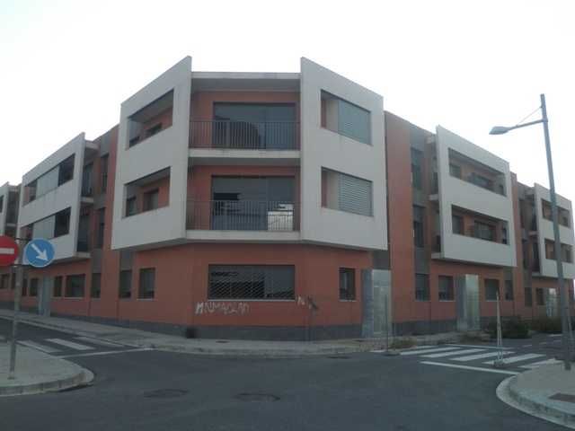 Vista exterior de Edifici en venda en Montbrió del Camp